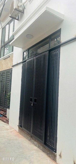 nhà nguyên căn cho thuê lĩnh nam, 3 tầng, 3 ngủ 40m2 , nội thất cơ bản