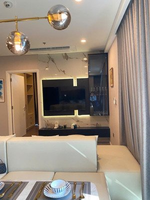 bán nhanh căn góc 2pn filmore - bàn giao full nội thất cao cấp - đang cho thuê 40tr/tháng - sẵn sổ