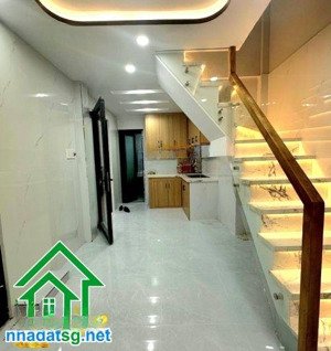 chỉ 3,1 tỷ cmt8 (q10 cũ) nhà mới ở ngay - gần hẻm xe hơi 2 tầng 2pn 2wc