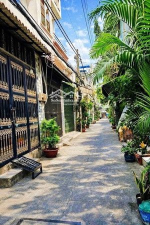 nhà đẹp kề lê văn quới_ 40m2_hẻm xe hơi_ 3pn _hoàn công đủ_giá 4,95tỷ