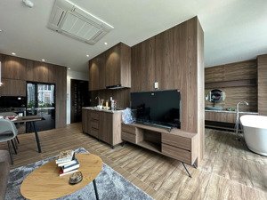 cho thuê chung cư quận 10 ( phòng ngủ master ban công - 80m2 )