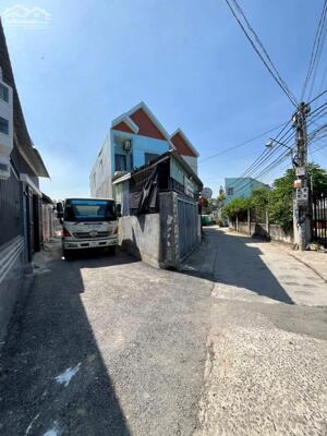 Nhà 1 lầu 1 trệt 850 triệu đường ô tô thông gần chợ Hóa An