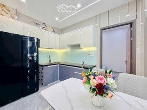 nhà bè sát q7 - sát hxh - 118m2 6tỷ thương lượng - 3pn 3wc - ban công, chỗ để xe máy - pk bếp- shr