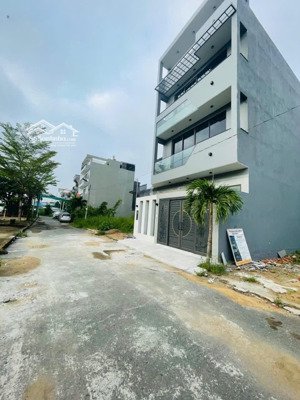 đất phước kiển nhà bè 6x13.75m đối diện công viên xây dựng ngay, giá 5.9 tỷ
1368 lê văn lương