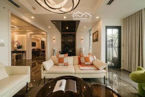 em bán căn hộ dt 165m2, 3 ngủ , 3wc 26.8 tỷ