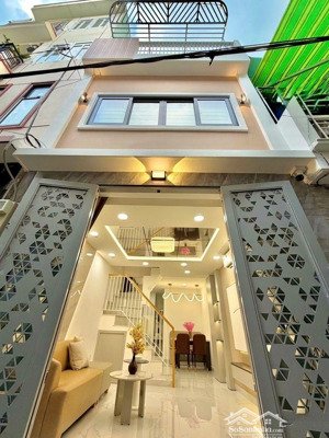 gấp bán nhà đẹp ở ngay đường hoa sứ ,phan xích long 37m2 * 3 tầng ,tặng nội thất nhỉnh 5 tỉ