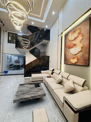 nhà mặt tiền đường 8m - 2 xe tải tránh nhau - 4 tầng - 5,1x15m - gần kdc cityland - nhỉnh 10 tỷ