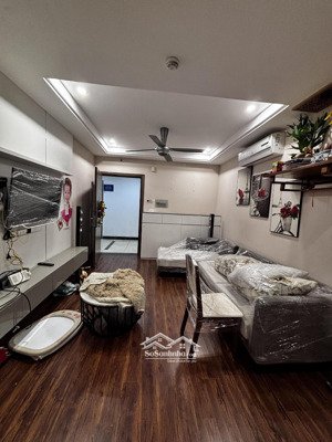 căn góc.8.8 tỷ - 100m hướng đông nam- có slót ô tô dưới hầm 