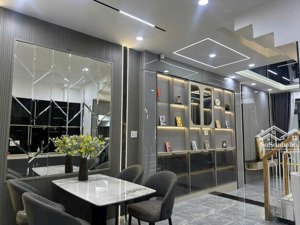 huỳnh văn nghệ phường 15 tân bình - sân để xe rộng rãi - full nội thất cao cấp