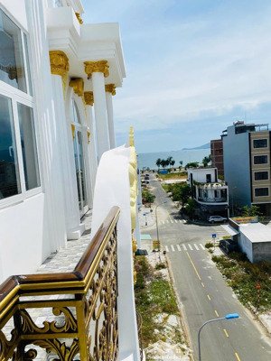 bán tòa căn hộ 6 tầng 210m2 ngay biển nguyễn tất thành,đà nẵng, dòng tiền 100 triệu/tháng