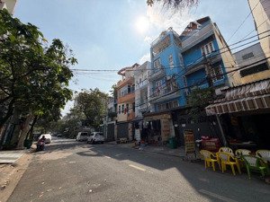 mặt tiền họ lê bán chia tài sản