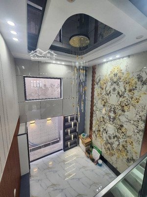 vị trí đẹp khu phân lô cao tầng :nhà mới 5 tầng (52m2) ,5pn,6wc,p thờ, pk hẻm xe hơi giá chỉ 7 tỷ