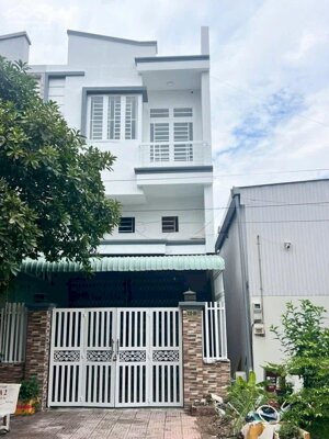 Bán nhà Trệt Lững Lầu KDC 586 gần chợ Phú Thứ,4.3 tỷ, P. Hưng Phú, Tp Cần Thơ.