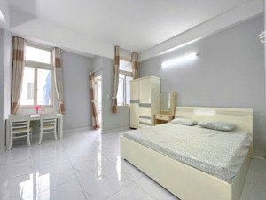 cho thuê phòng ban công cửa sổ thang máy ngay vòng xoay dân chủ và công viên lê thị riêng