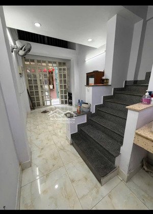 nhà nguyễn văn cừ q5 gần mặt tiền sát bên q1 hẻm thoáng thông