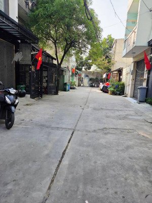 5tầng đẹp lung linh, thang máy xin sò - 96m2. gần mặt t.iền hương lộ 2 -hẻm xe tải tránh