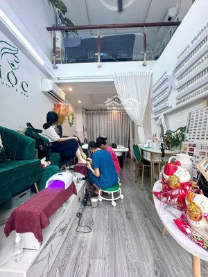 sang lại mặt bằng làm nails , gội đầu dưỡng sinh - khách đông , đầy đủ tất cả - vào làm được ngay