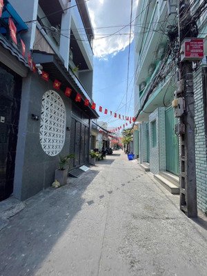 hẻm xe hơi, gần vòng xoay phú lâm, quận 6