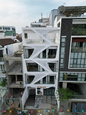 tòa nhà chdv - trường sa p.17 q.bình thạnh - dt: 9x20m - hầm 6 tầng - hđt: 200tr - giá 40 tỷ