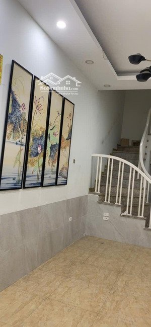 chính chủ cho thuê căn hộ tập thể ngõ 238 tân mai, 2pn, giá 5.5tr. giao nhà ngay