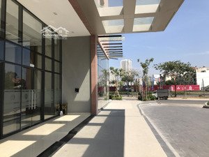 cho thuê căn shop 2 mặt tiền 8,8m giá 33 triệu/tháng ngay lối vào sảnh tháp 8