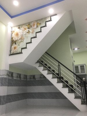 cho thuê nhà hẻm 3m phạm văn chí, 4x9.5m, 2 lầu 4 phòng!