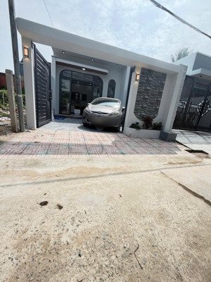 bán nhà đẹp ăn tết bính ngọ. sổ thể hiện hẻm và đường xe ô tô tại phường 7-bến tre.