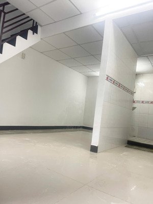 bán nhà trung tâm thành phố giá rẻ hơn căn hộ hẻm quang trung - nha trang