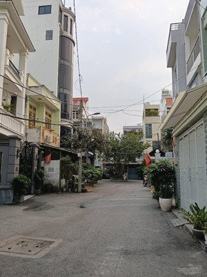 nhà đẹp hẻm xe tải 4,5x10m đúc 3 lầu đường nguyễn thái sơn,p4,gv