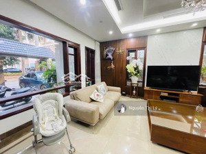 biệt thự vip handiresco sân vườn đẳng cấp thang máy nhập khẩu nội thất gỗ óc chó (qtll10045)