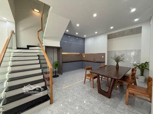 bán nhà đẹp 3 tầng ngay galaxy nguyễn văn quá , giá nhỉnh 5ty
+ dt : 5m x12m