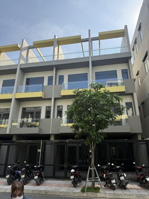 bán shophouse 4 tầng 245m sd tại bcons uni valley trung tâm đông hòa, dĩ an giá 11 tỷ tl