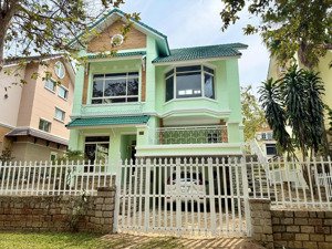 cho thuê biệt thự sân vườn 384m2 khu compound thảo nguyên sài gòn, chỉ 10 triệu/tháng