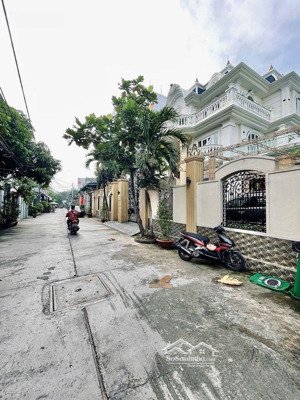 hxh bình trị đông hẻm 7m 1 trục tương lai mt 16m khu phân lô vip diện tích sử dụng: ~180m²