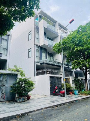 căn liền kề shophouse có lối thông hành, đ lớn 16m cho thuê 38tr/th có thang máy 105m2, sổ hồng