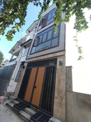 bán chdv 3 tầng, thu nhập 30tr/th, gần chợ thủ đức, dtsd 153m2, hxt, trường thọ, nhỉnh 7 tỷ