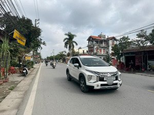 2 lô liền nhau mặt đường 351 hồng thái, an dương đường 50m giá hơn 4 tỷ. lh: 