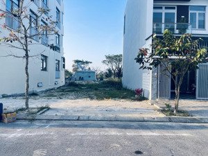 bán lô kẹp vệt cây xanh gần trường đại học fpt gần kênh sinh thái