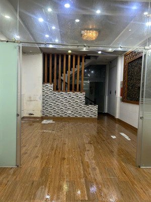 7 tỷ 800 thương lượng, nhà 4 tầng mặt tiền, đường 8 mét, diện tích : 5,3 x 16