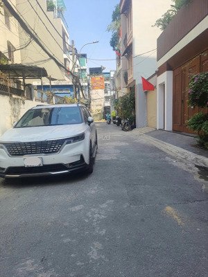 ở ngay - nội thất đẹp ! hxh 8m nguyễn kiệm, pn - (6,5x12m), 4 tầng. chỉ 9,5 tỷ dũng