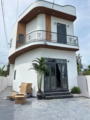 bán căn nhà mặt đường cây duối xã diên an sân 2 oto diện tích: sổ 139m2 , ngang 6.7m 2tỷ690tr