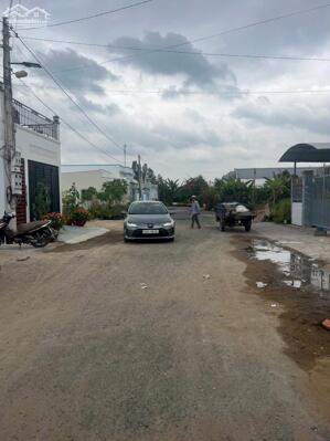 NHÀ MỚI 100% VỪA HOÀN THIỆN, CÓ SÂN RỘNG ĐẬU Ô TÔ 7 CHỔ, KHU DÂN CƯ HUỲNH ĐẠI, LONG HỒ, VĨNH LONG