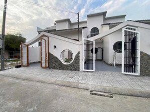 NHÀ LẦU LỬNG MỚI ĐẸP KHU NAM VIỆT, LONG HỒ, VĨNH LONG (CÁCH TRUNG TÂM VĨNH LONG CHỈ 2KM)