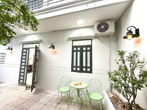 nhà mới 02 tầng, gần biển hòn chồng nha trang.