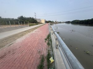 đất 2 mặt tiền. view sông tại nhà bè đã có bờ kè. - kết nối 2 trục chính lê văn lương-nguyễn bình