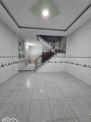 4 tầng btct - đường xe hơi tới nhà- gần bệnh viện bình tân - chỉ 5. ty nhỏ