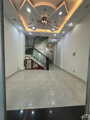 đuòngw nhựa 8m - ô tô ngủ trong nhà - khu vip gần tân phú 5p ra aeon mall - ngang 4 x 16 - 4 tầng -