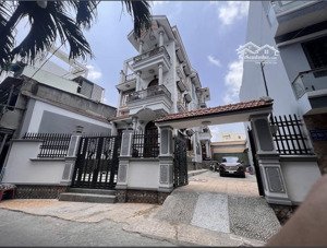 cho thuê văn phòng q6, tầng 1 biệt thự, 120m, 2 phòng + wc riêng, để xe rộng, vào làm ngay