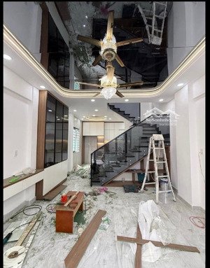 nhỉnh 5tỷ= nhà căn góc ko lộ giới ngay chợ gò vấp, đại học công nghiệp, kề bên bình thạnh