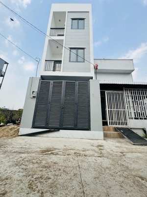 chính chủ gửi bán nhanh căn nhà đẹp phường phú hữu q9 cũ tp hcm.